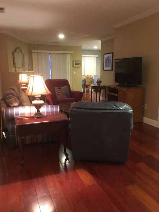 Living Room with TV & Wifi