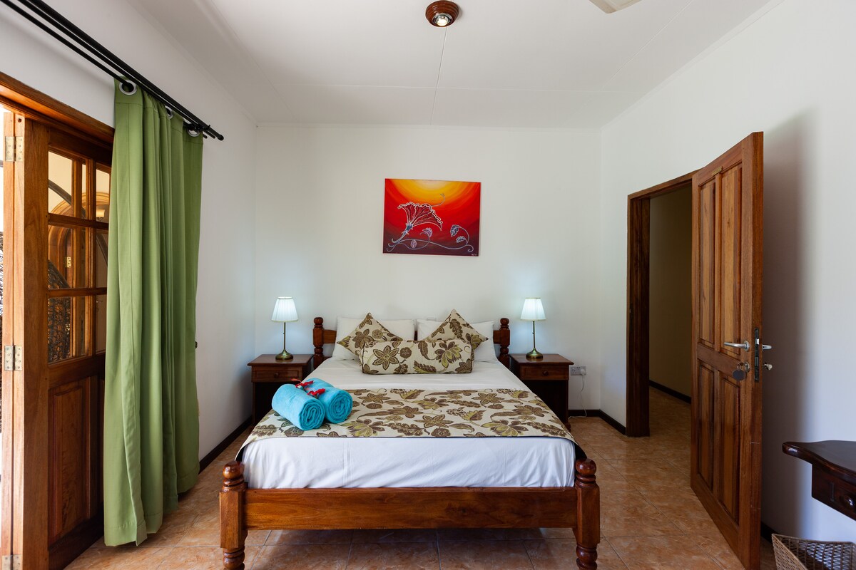 Спалня 1 - вила на приземния етаж