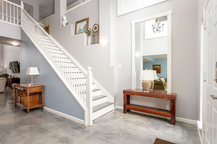 Symphony Home – Stockyards, AT&T, Globe Life Field gallery image 4