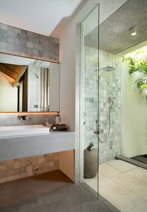 Courtyard Studio Bathroom
