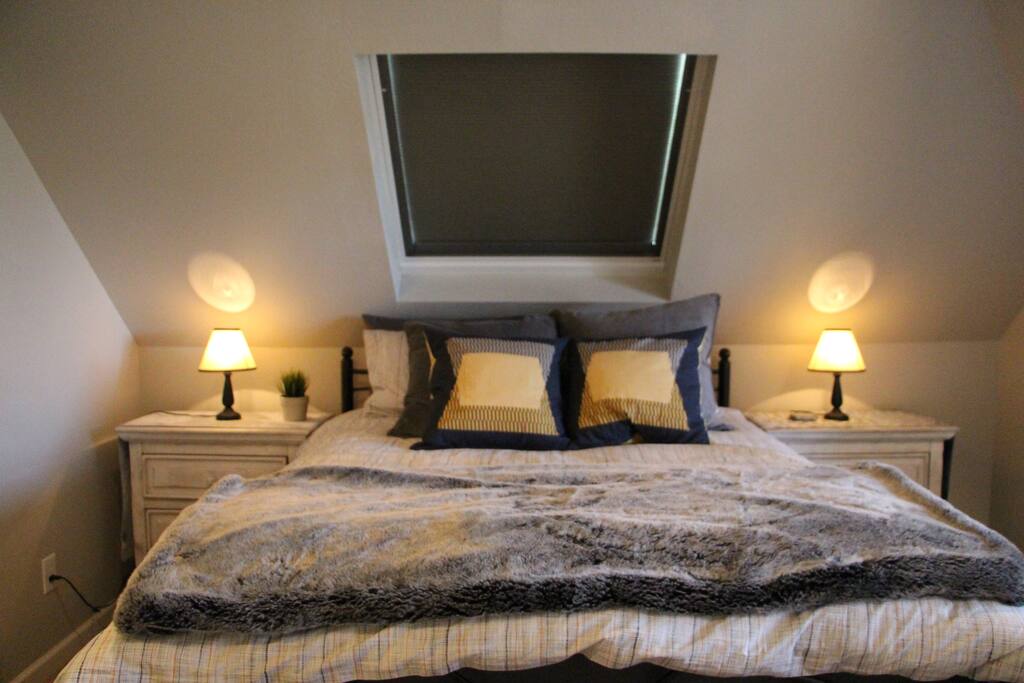 Check out the stars at night and the blue sky in the morning through the sky light above the bed.