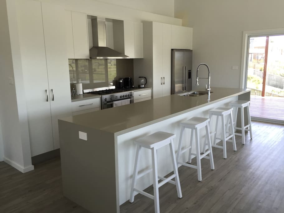 Large kitchen - Bonnie View - Gerringong Holiday Home