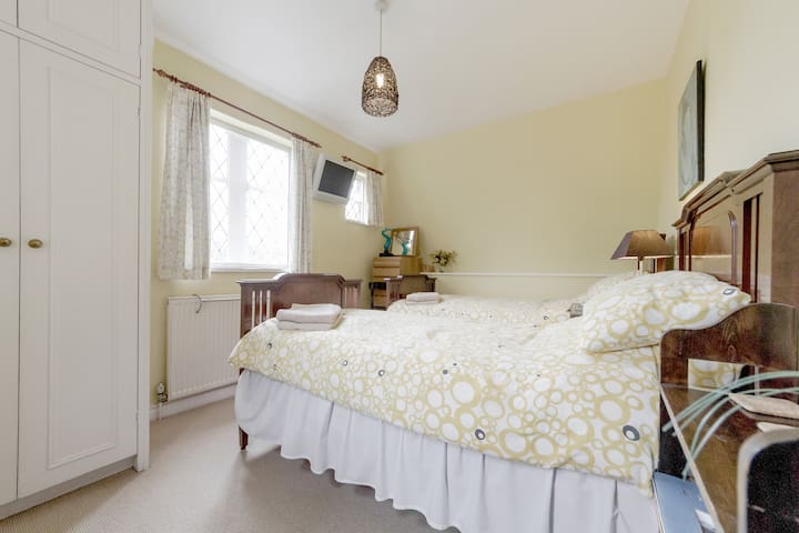 Lovely Twin Room near to Common