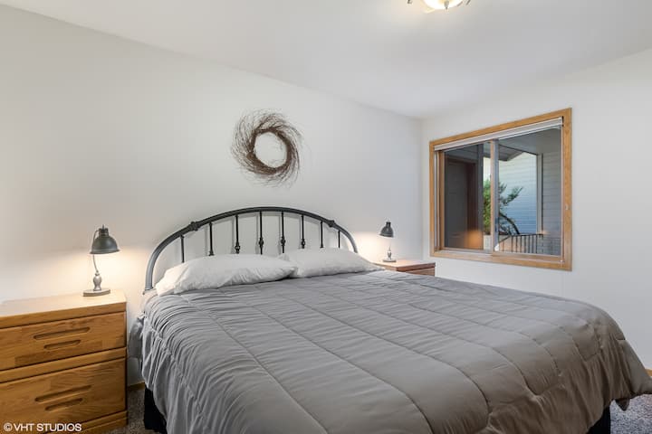 Bračni krevet (širine 150-179 cm) u prizemlju