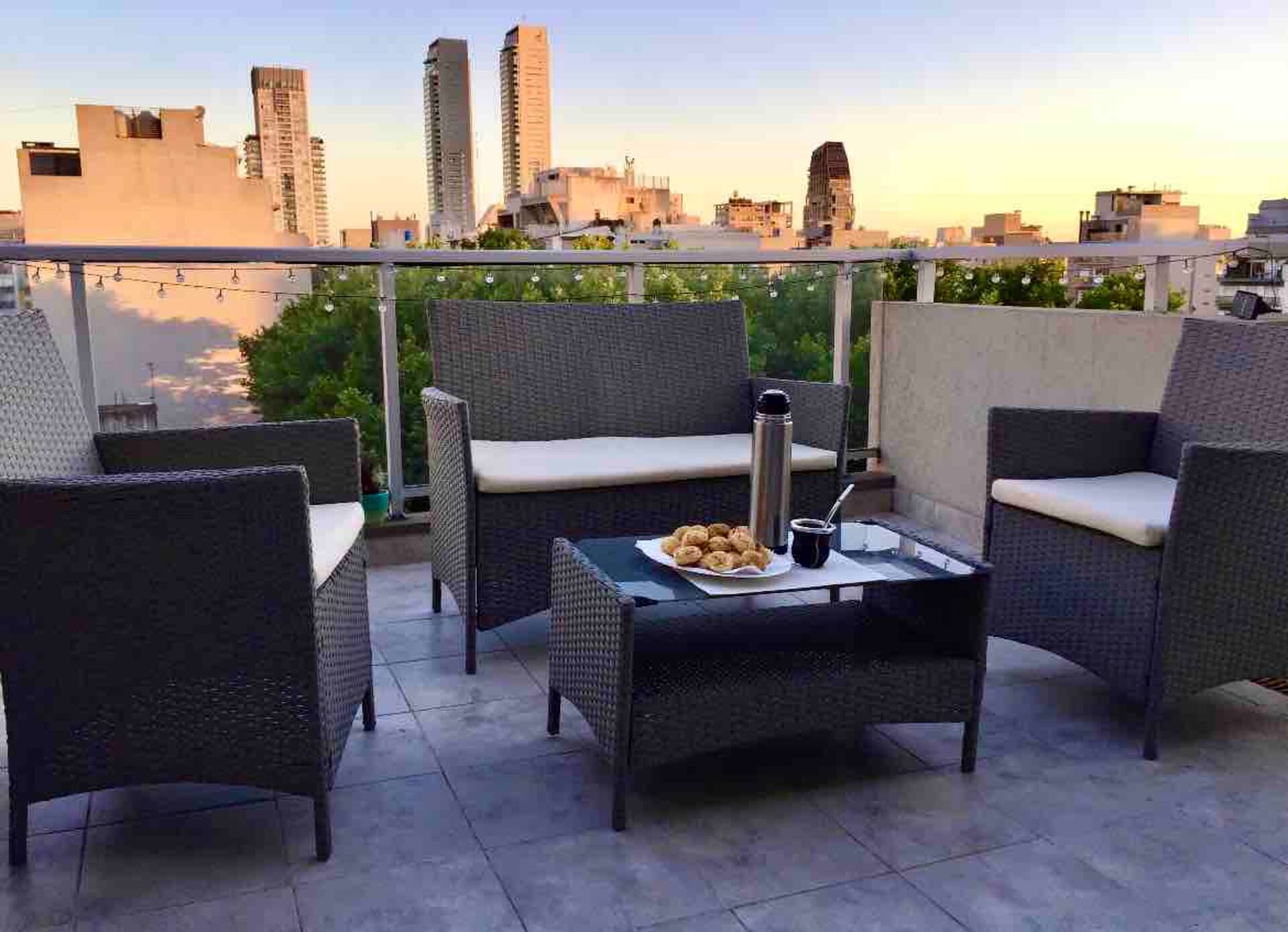 Kitnet novo com grande varanda em Palermo Hollywood