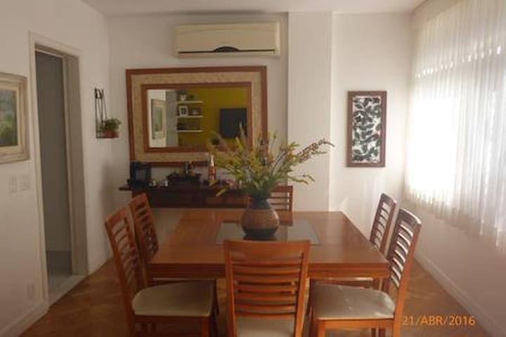 Conforto e tranquilidade no coração de Ipanema