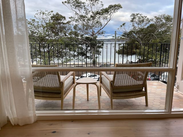 Balmoral Beachfront + waterviews;Aircon &Parking