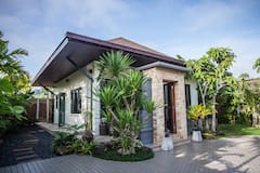 Holiday+Home+By+Baan+Pinya