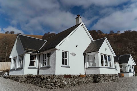 Bright, spacious house with panoramic views