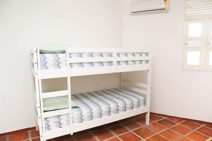 Საძინებლის ორსართულიანი საწოლი 2 (პირველი სართული) 