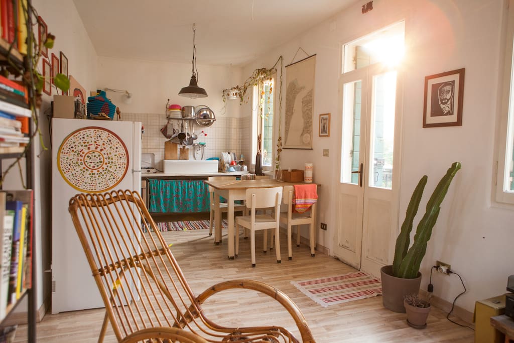 The kitchen.
La cucina.