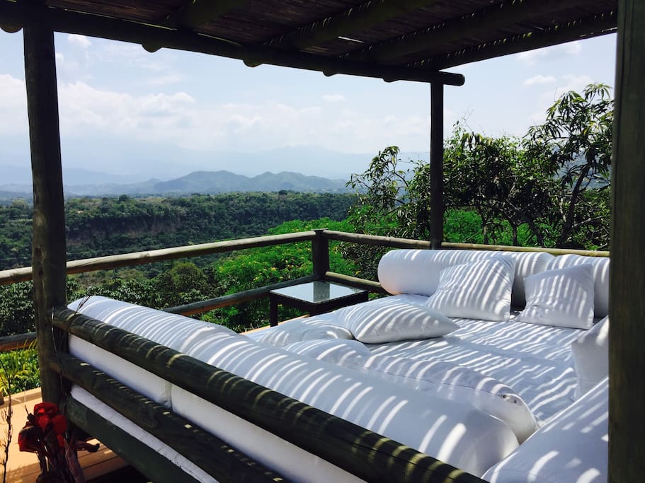 HERMOSA VISTA DESDE CAMA BALINESA.