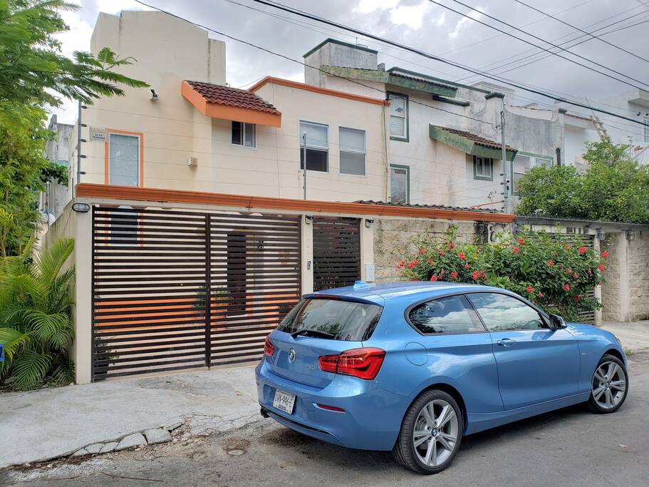 Departamento Independiente en el segundo piso, con dos recamaras, un baño, comedor y cocina. Area comun asador