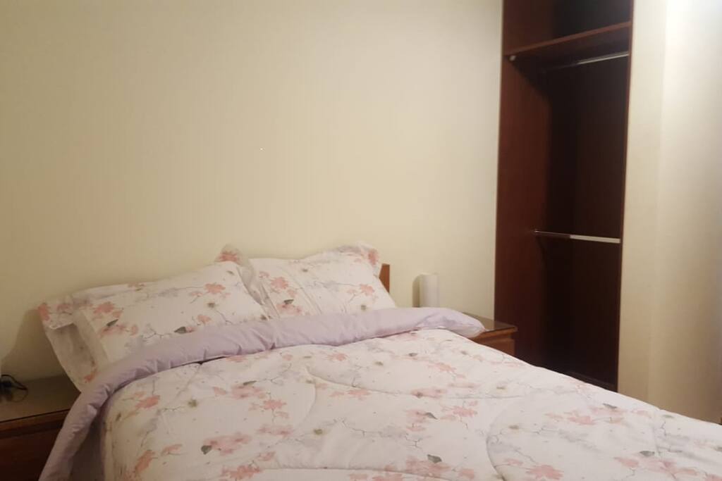Habitación para descansar o estar de paso, cerca al aeropuerto.