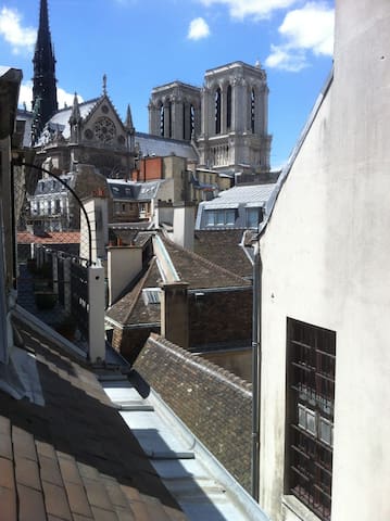 Airbnb Ile De La Cite Vacation Rentals Places To Stay Ile