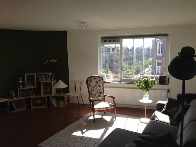 Sunny and Spacious apartment on Javastraat