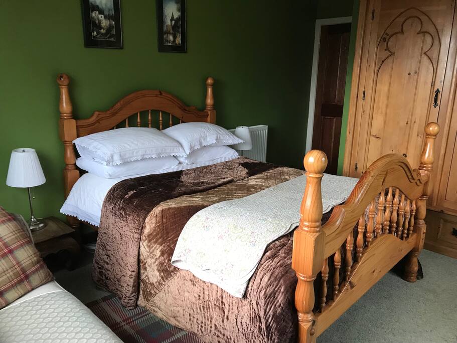 The guests bedroom