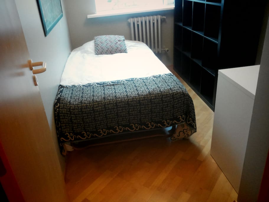 Cozy bed in a smallish room ;-)