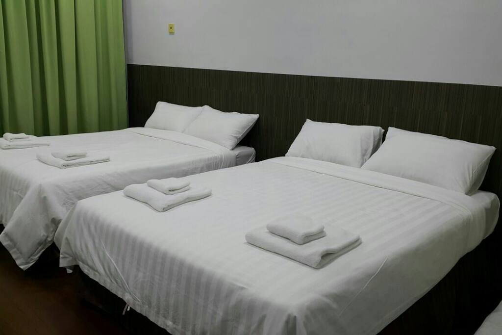 2 queen beds