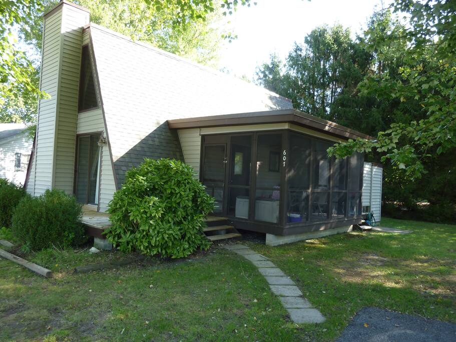 Lovely A-Frame with Screened Porch