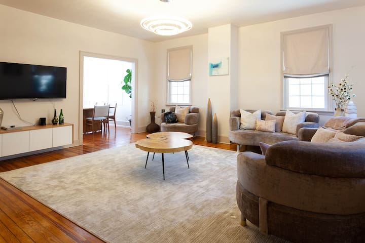 Elegant & Luxurious, Clean & Cheerful entire house