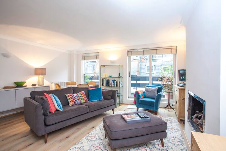 2brm/2.5bath House in Chelsea w/balcony & parking gallery image 2