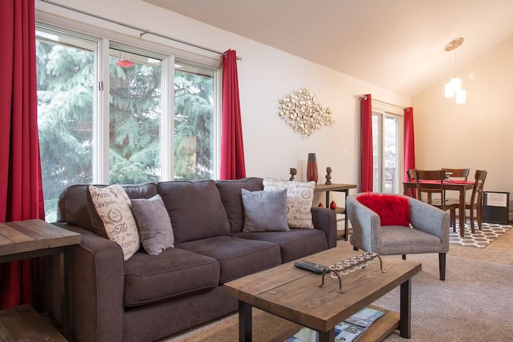 2 Bed/2 Bath Condo-no pets, kings/ twins, sofa bed