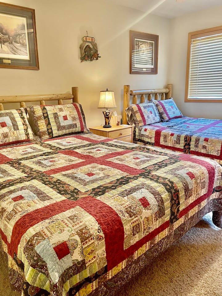 Chumba cha kulala cha 4 na Malkia na Vitanda Kamili