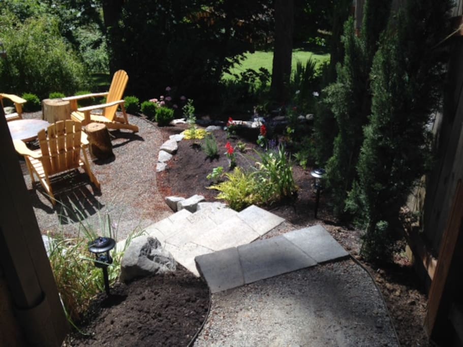 Side steps lead to garden and private entry