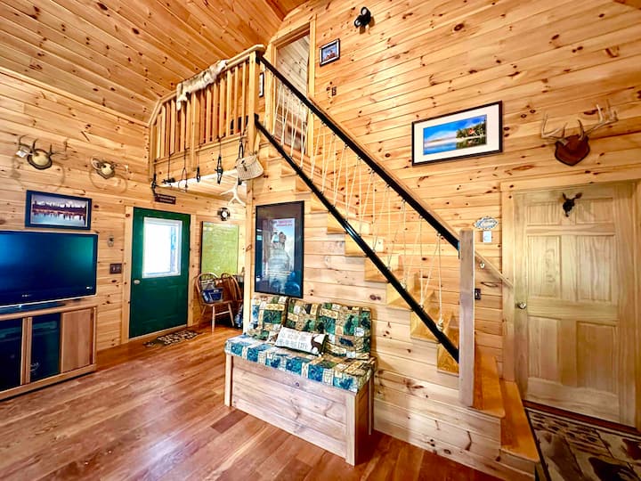 Charming Rustic Hideaway - State of New York