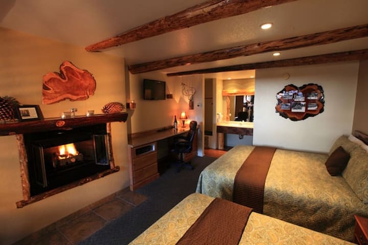 Rustic Room with Pool and Spa wow!!