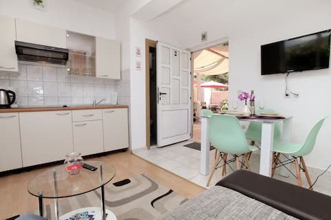 Viki II, sea view, 30m from the beach
