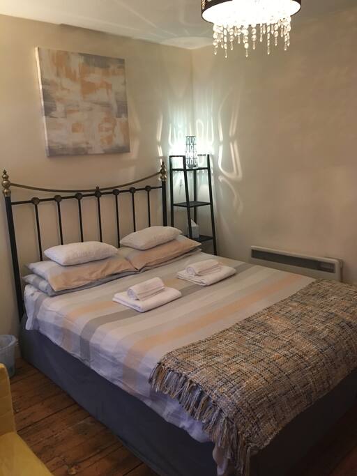 Comfy kingsize bed