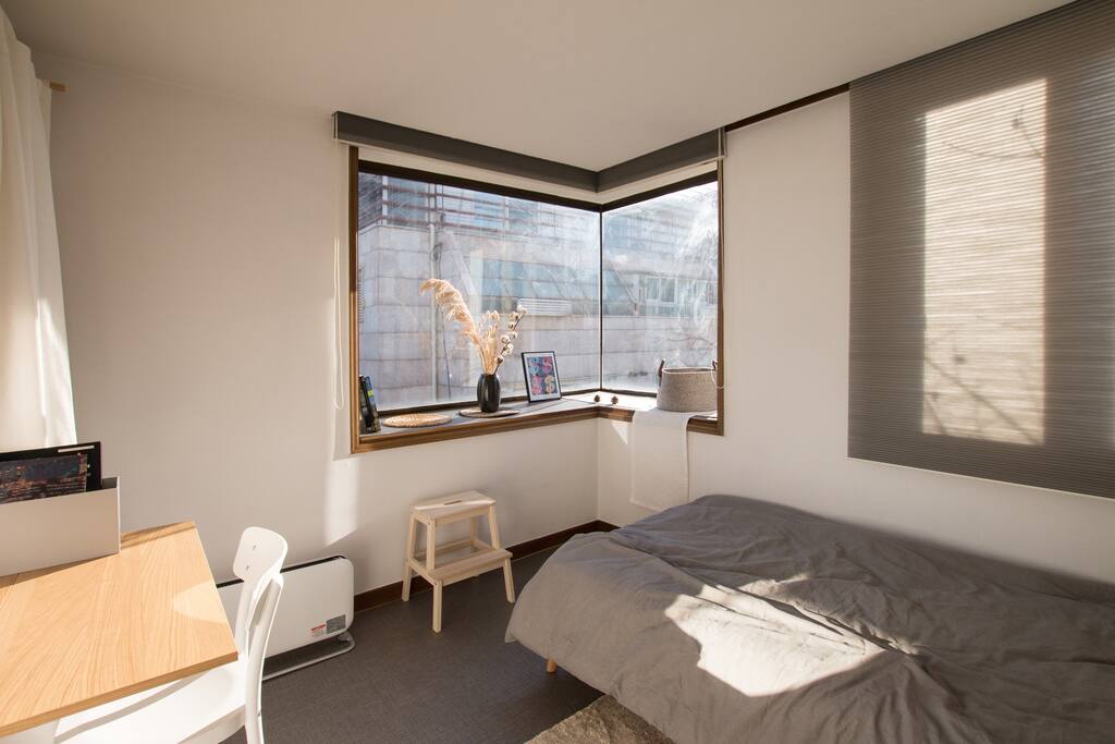 2F - #1 Room for Writer