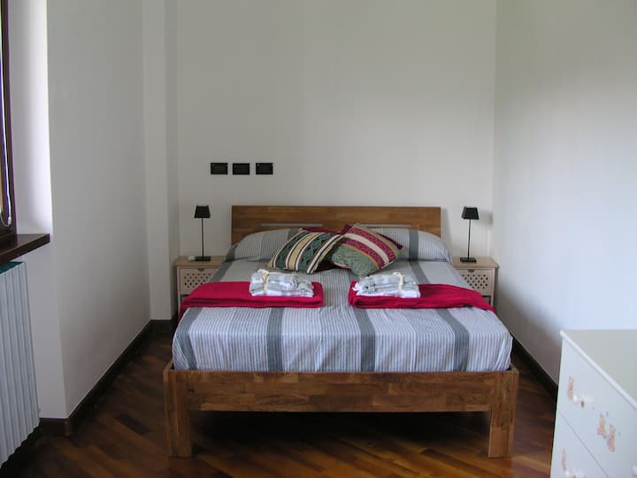 ЗАПАДНА ДВОЙНА СПАЛНЯ - включено е легло с трето капаче