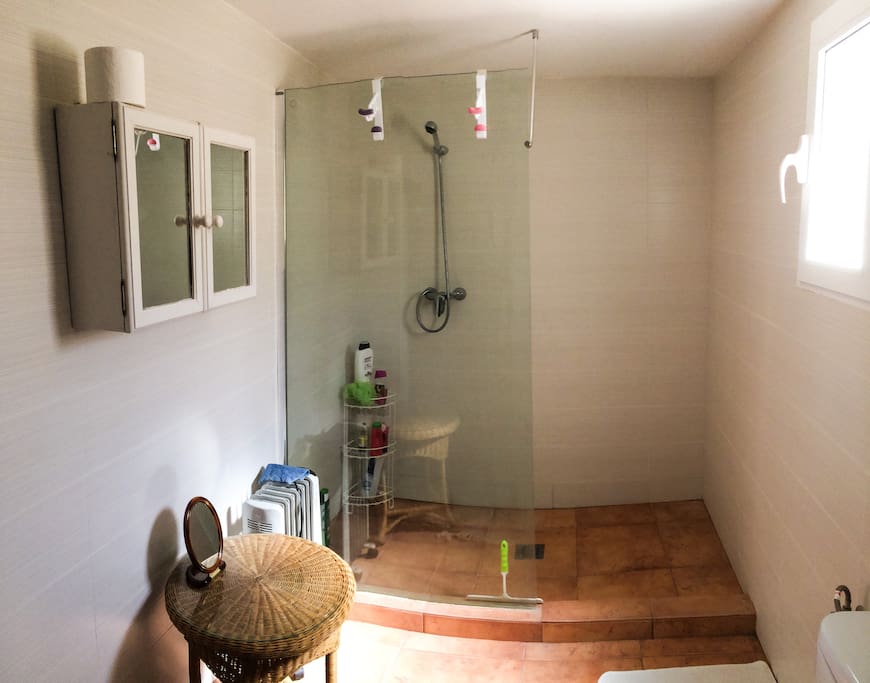 en suite shower