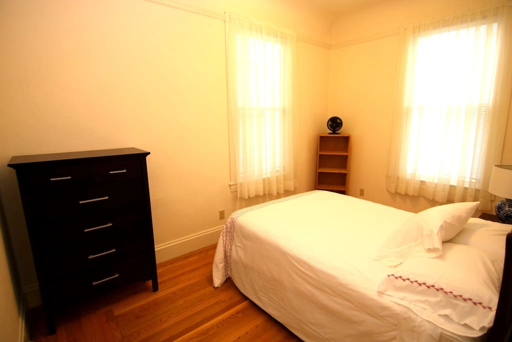 Bedroom w/ dresser