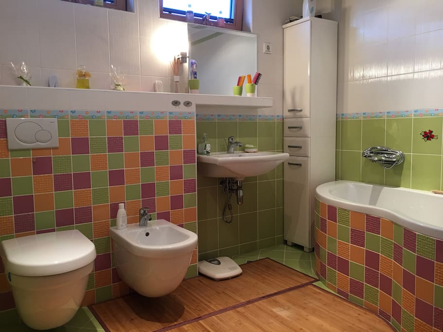 Bathroom on the floor only for the guests