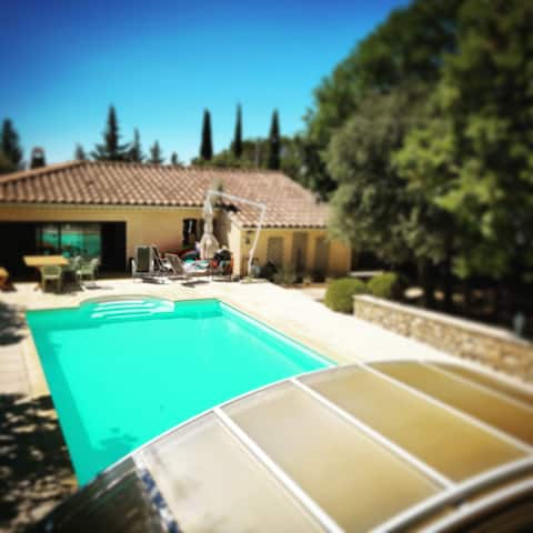 Provencal villa with heated pool May -> Sept