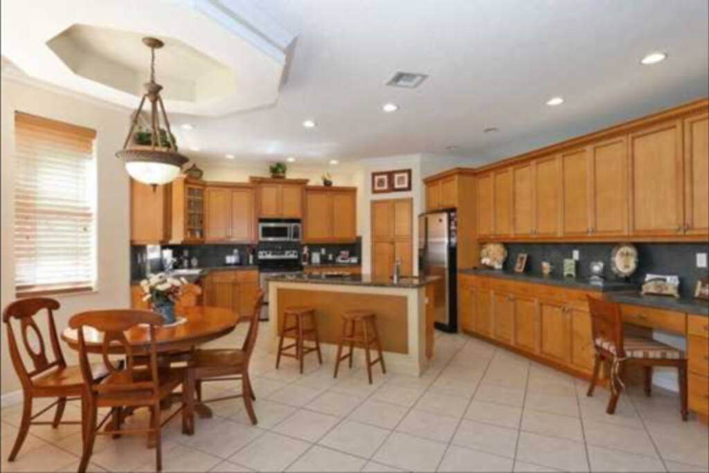 Kitchen& Breakfast area