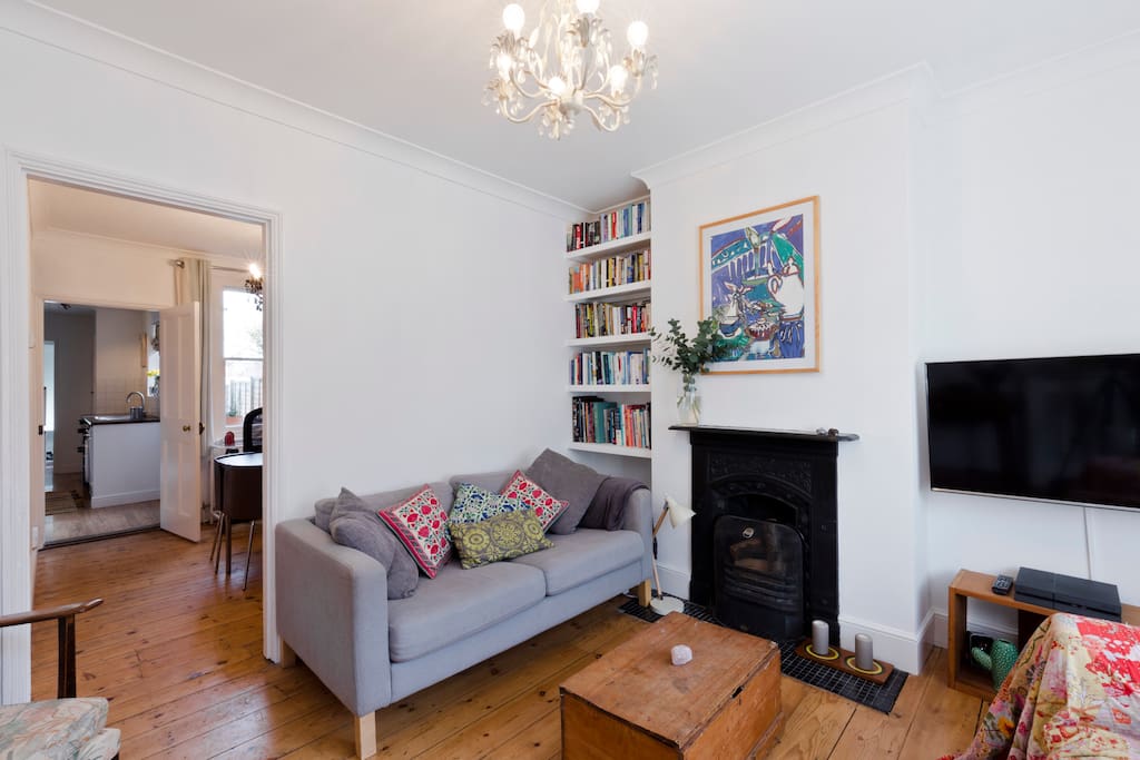 Bright sitting room with TV