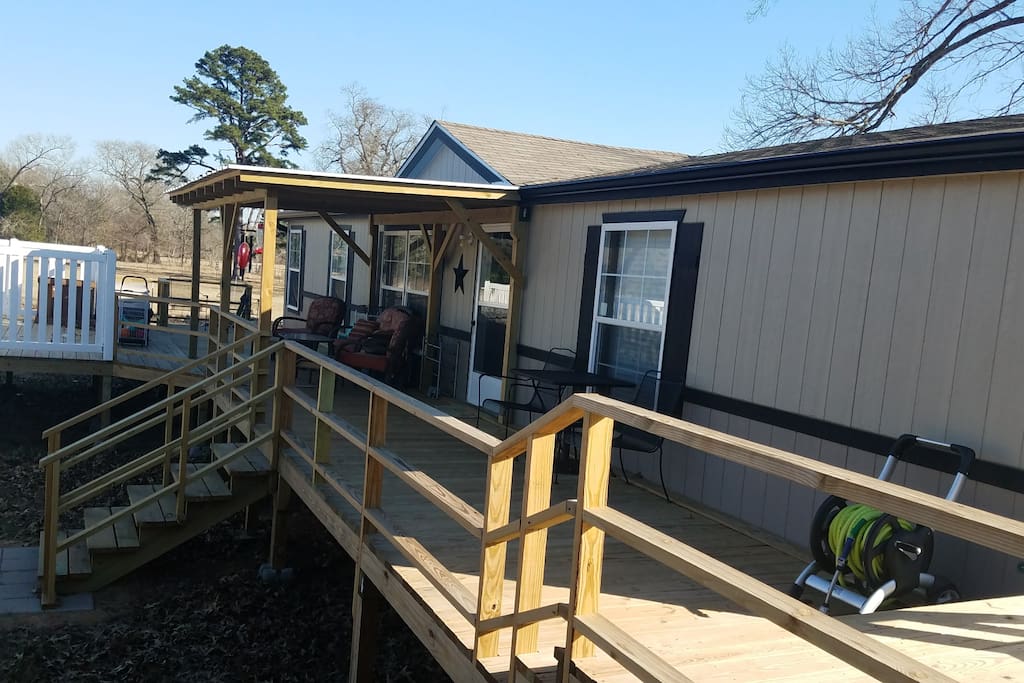 Deck & Covered Porch