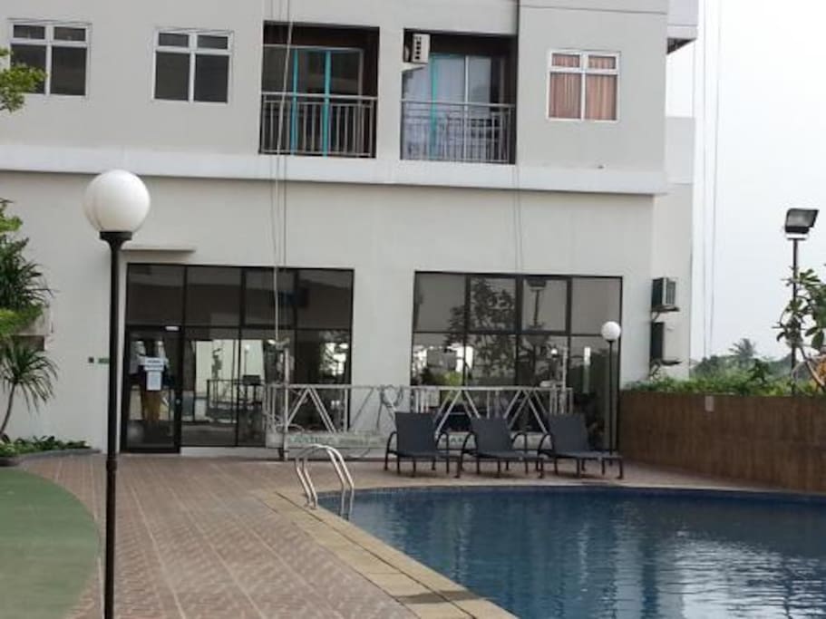 Free access to the pool