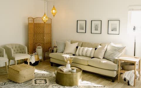 CASABLANCA - Modern Moroccan Inspired Apt in SW