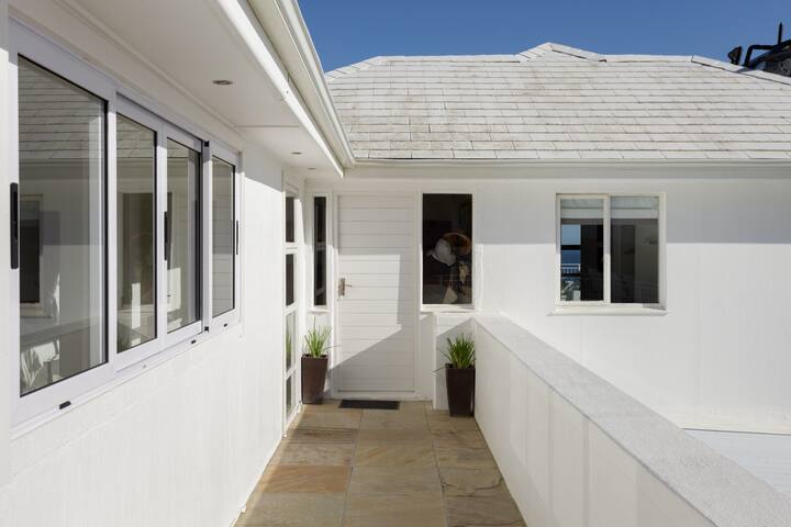 Apostle at Funkey gallery image 5