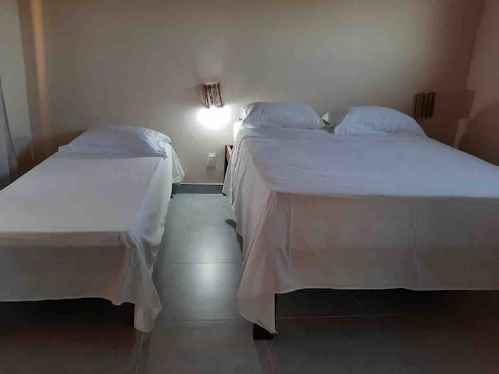 Апартман со клима уред и минибар, лоциран на  вториот кат.