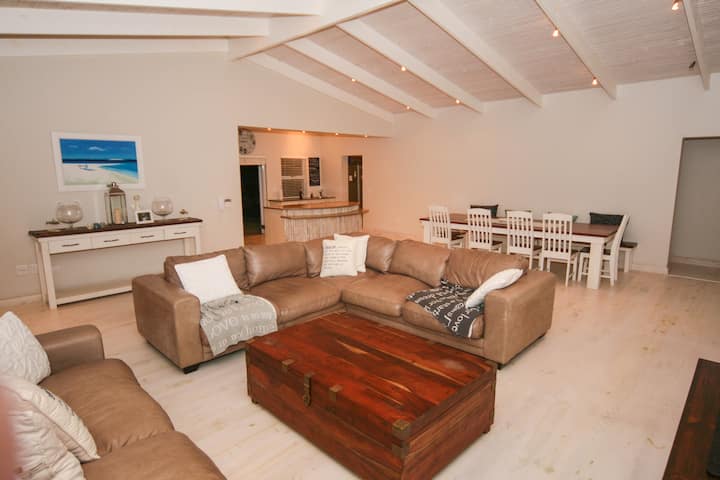 Comfortable, Spacious,  Beach Home - Plettenberg Bay