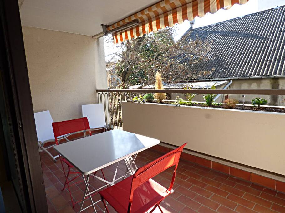 Terrasse de 10 m2 avec store