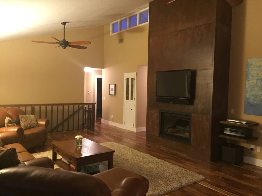 Spacious living room with fireplace