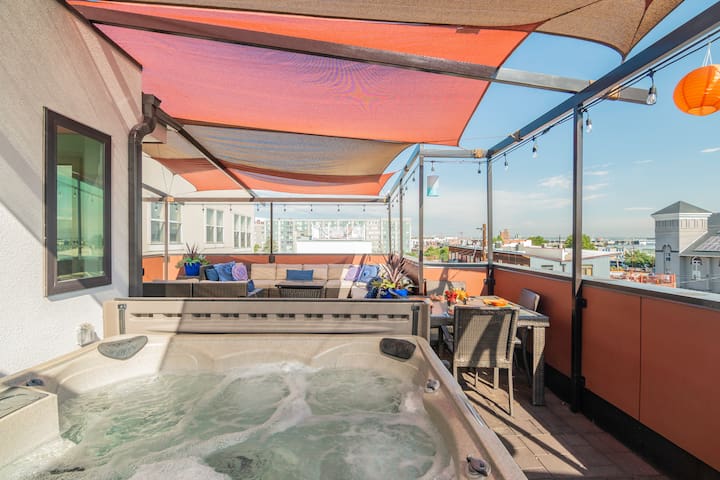 *Downtown Walk Score of 95! *Private ROOF Hot Tub!